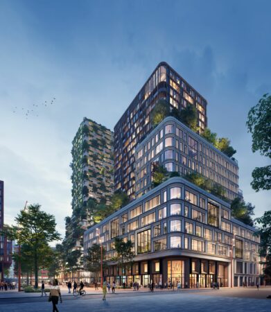Modern stedelijk gebouw Westwood met groene terrassen en glazen gevel, omringd door voetgangers en fietsers.